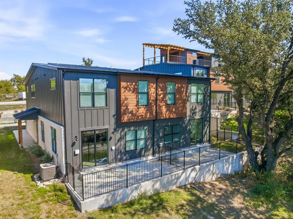 130, 132 Clark Lane