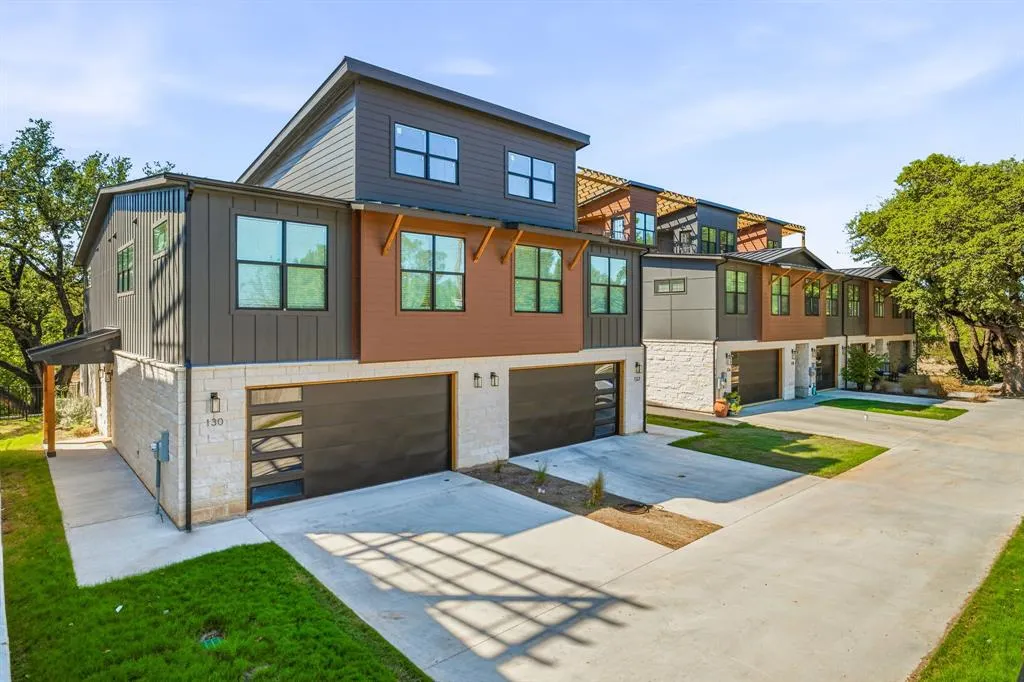 130, 132 Clark Lane