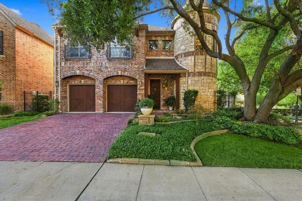 2717 Enid Drive