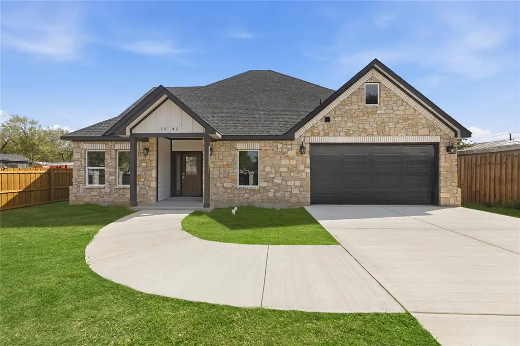 1242 Seminole Drive