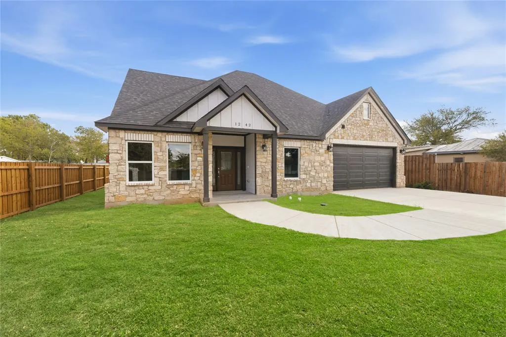1242 Seminole Drive