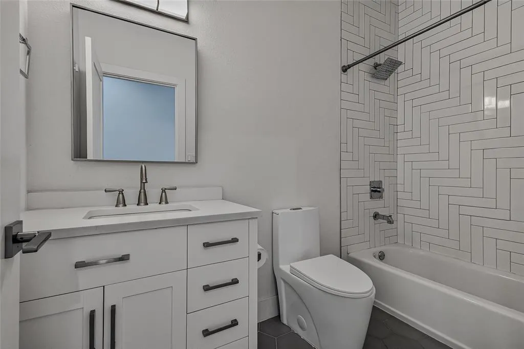 2222 Moser Avenue #105