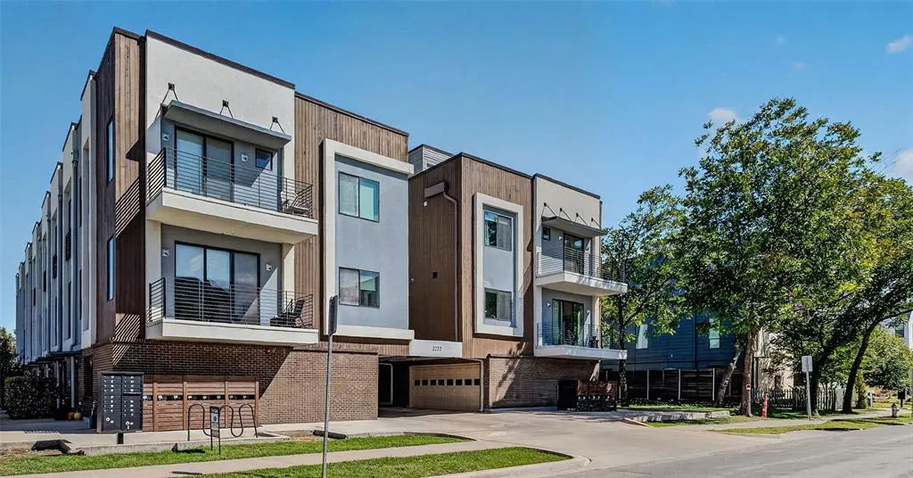 2222 Moser Avenue #105