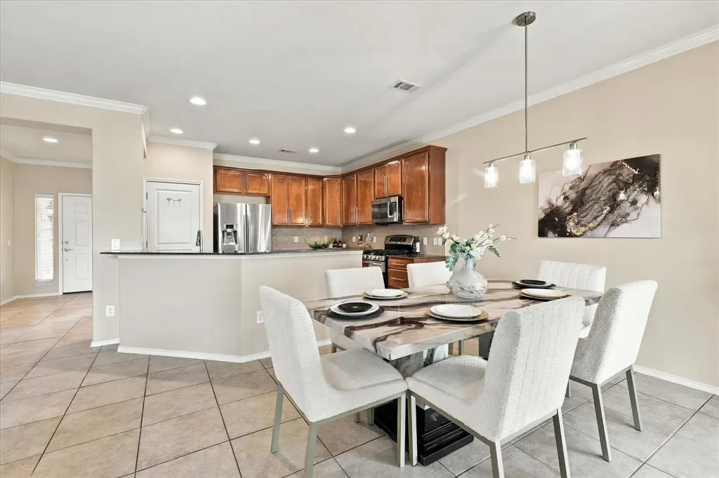 6009 Prairie Bend Lane