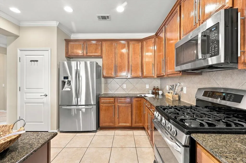 6009 Prairie Bend Lane