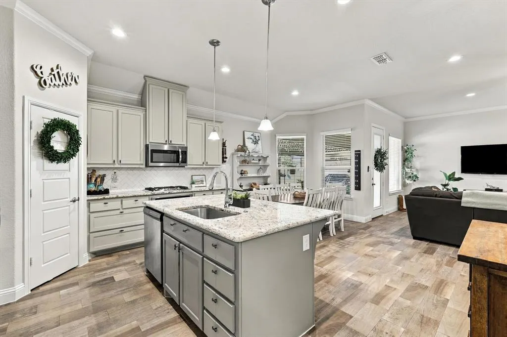 924 Plaza Lane