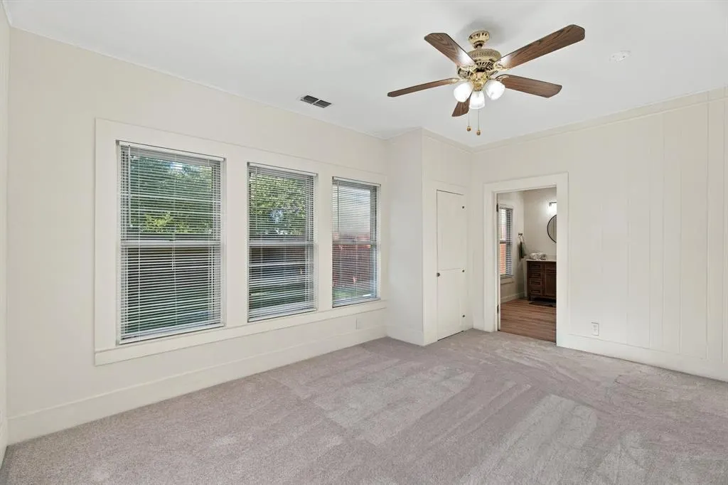 906 W 7th Street