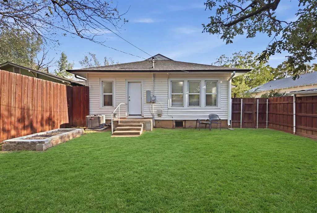 906 W 7th Street