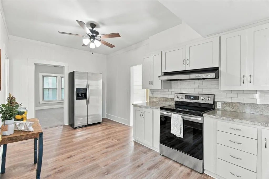906 W 7th Street