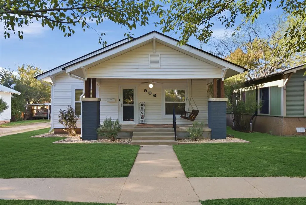 906 W 7th Street