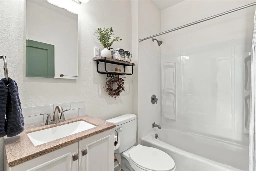 906 W 7th Street