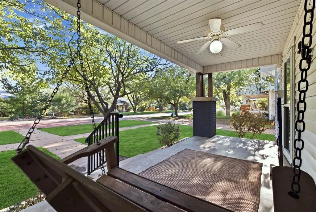 906 W 7th Street