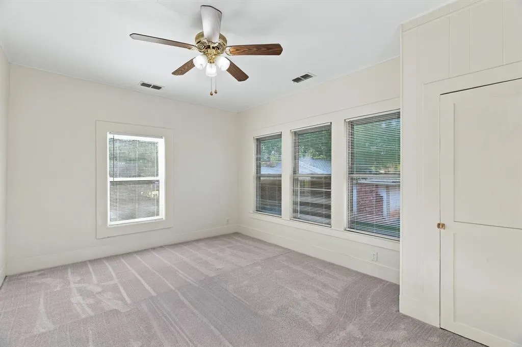 906 W 7th Street