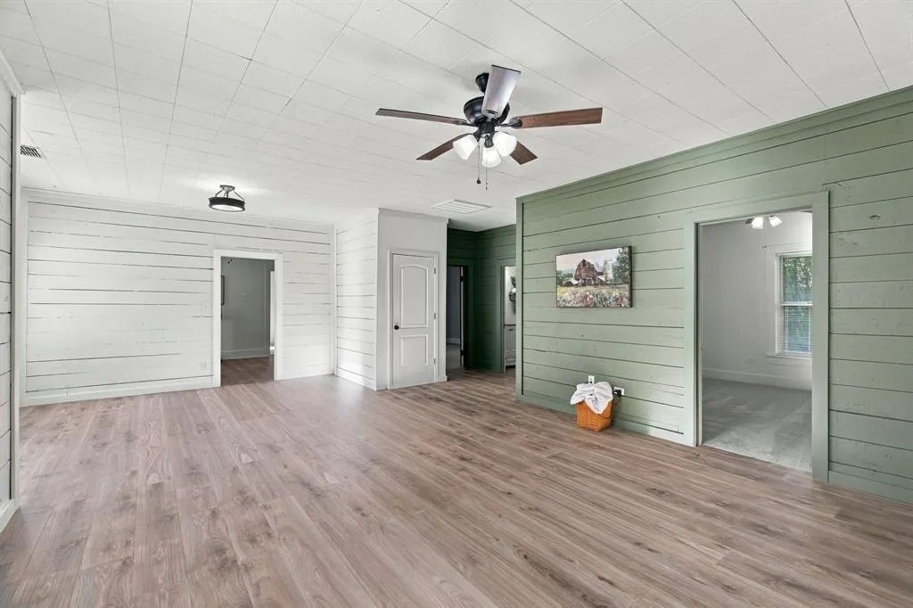 906 W 7th Street