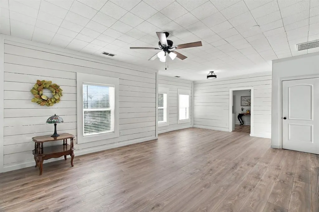 906 W 7th Street