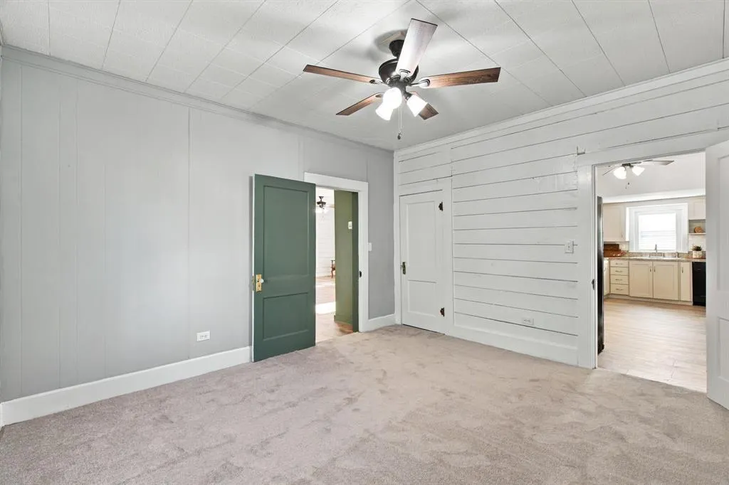906 W 7th Street
