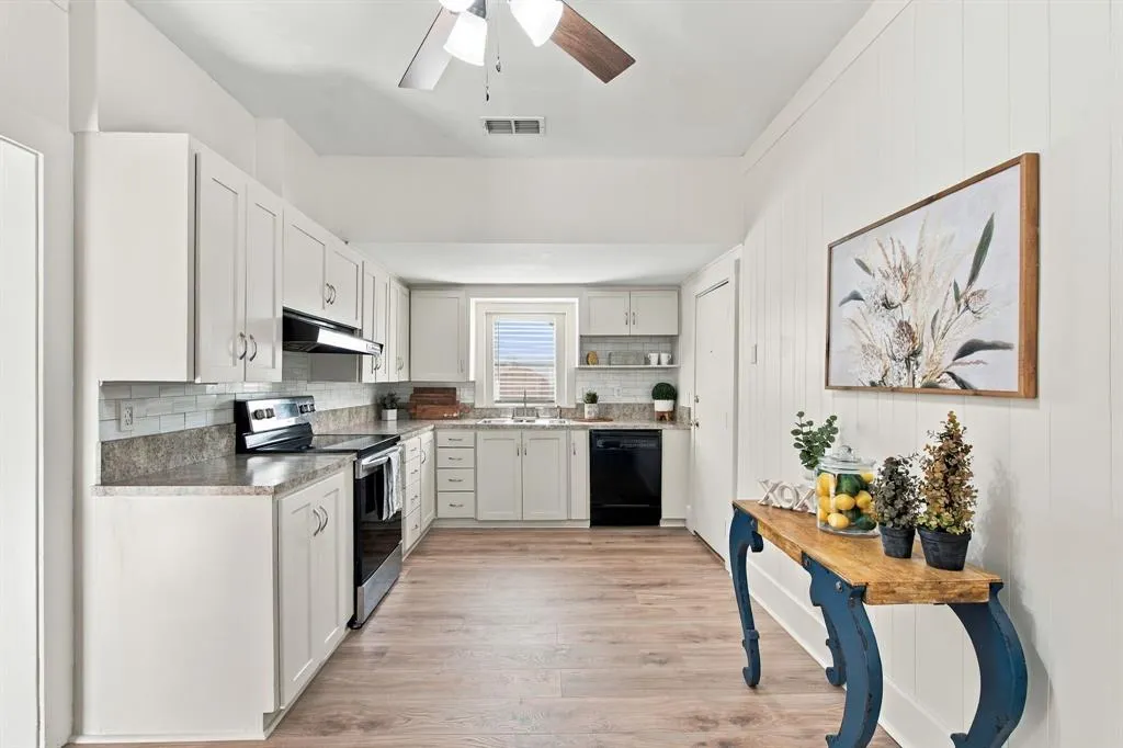 906 W 7th Street