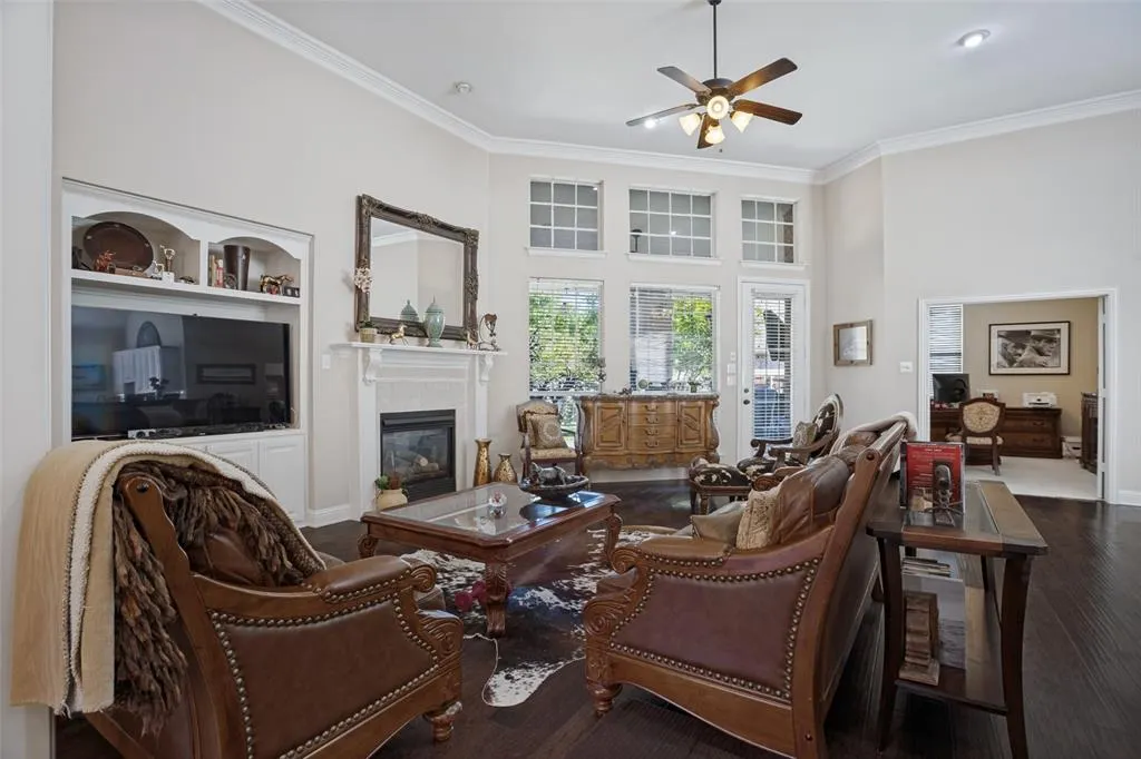 701 Crabapple Way