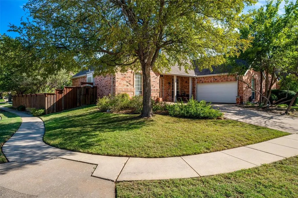 701 Crabapple Way