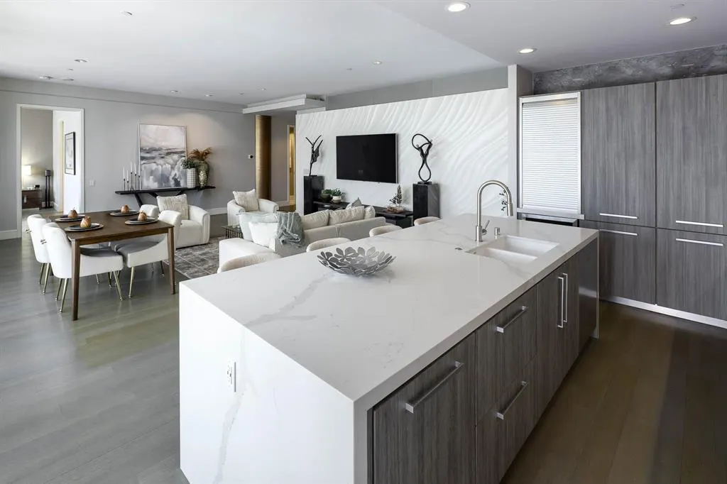 2408 Victory Park Lane #1239
