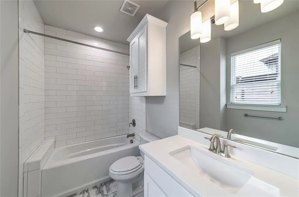 4910 Live Oak Street #4