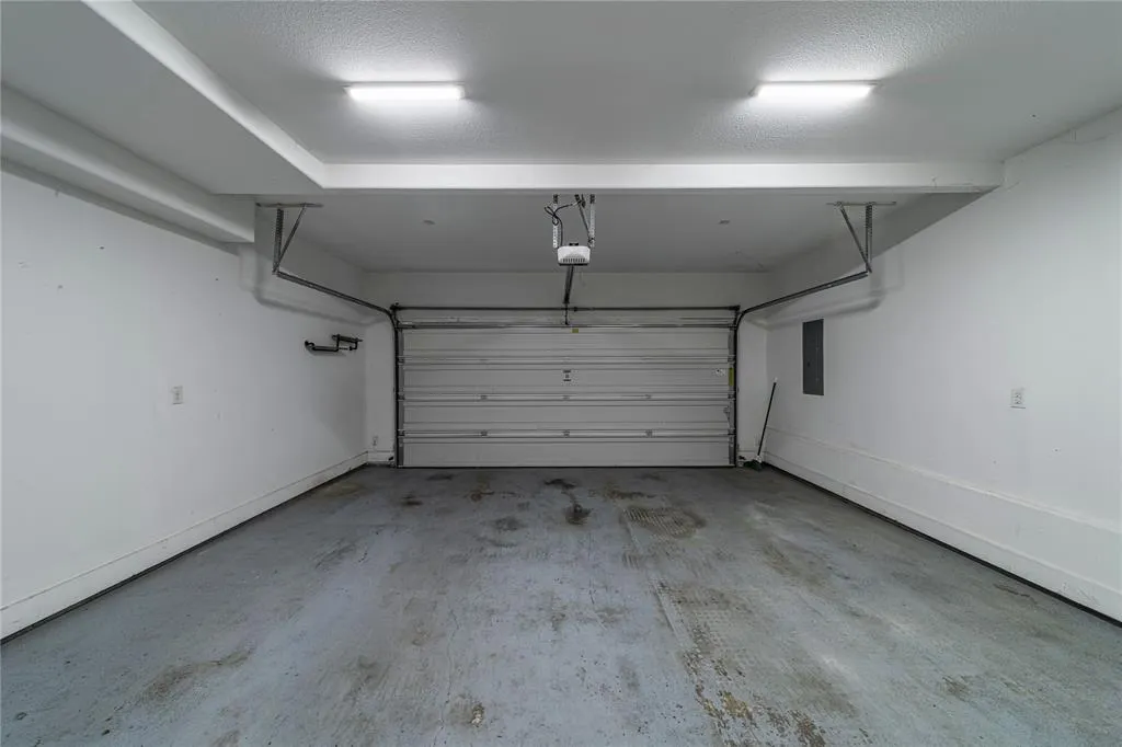 4910 Live Oak Street #4