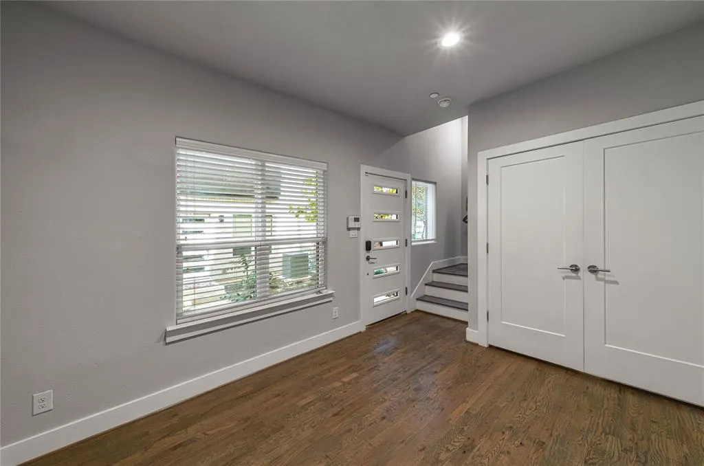 4910 Live Oak Street #4