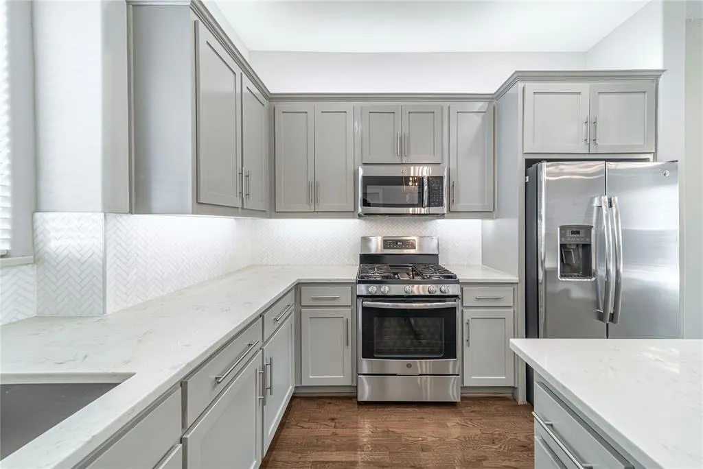 4910 Live Oak Street #4