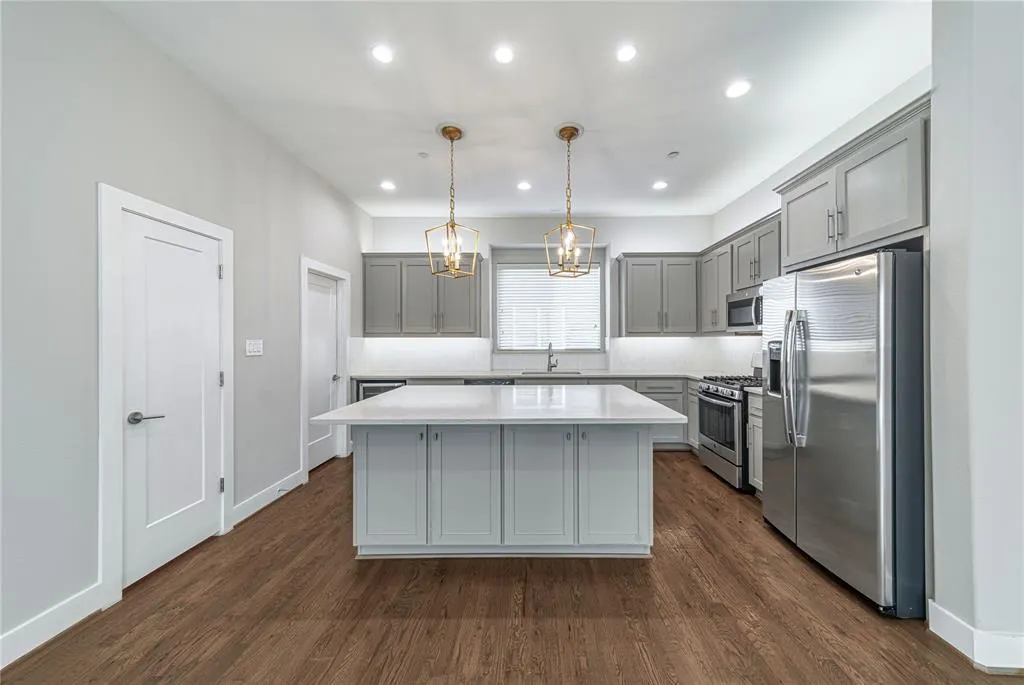 4910 Live Oak Street #4