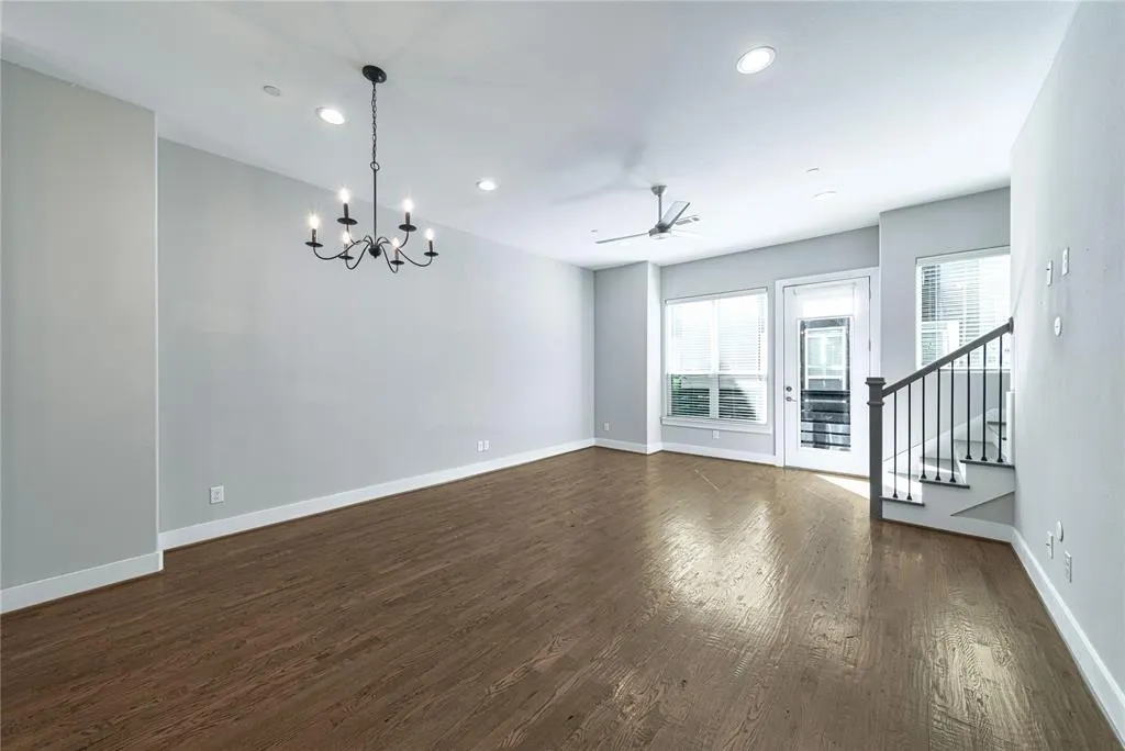 4910 Live Oak Street #4