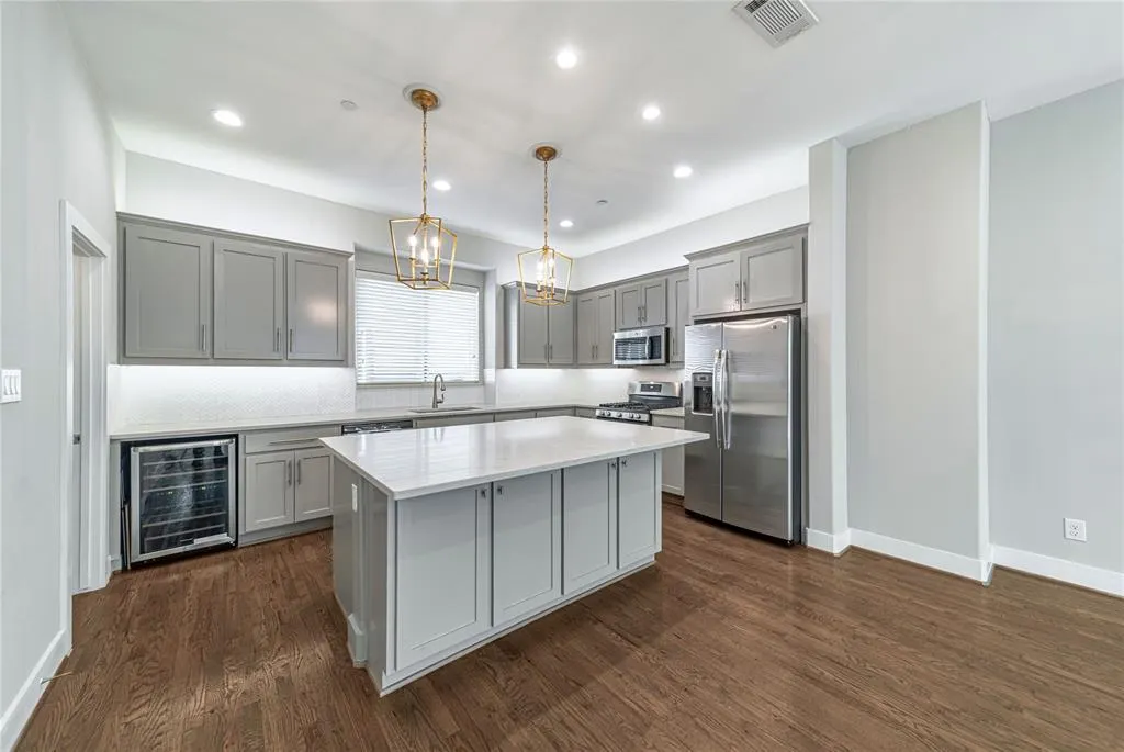 4910 Live Oak Street #4