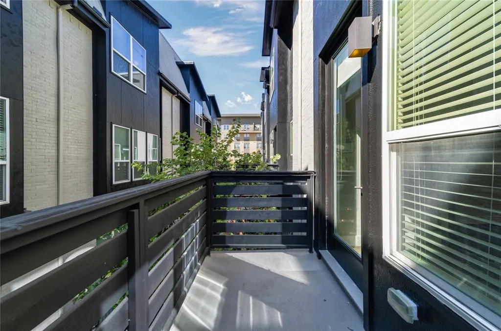 4910 Live Oak Street #4
