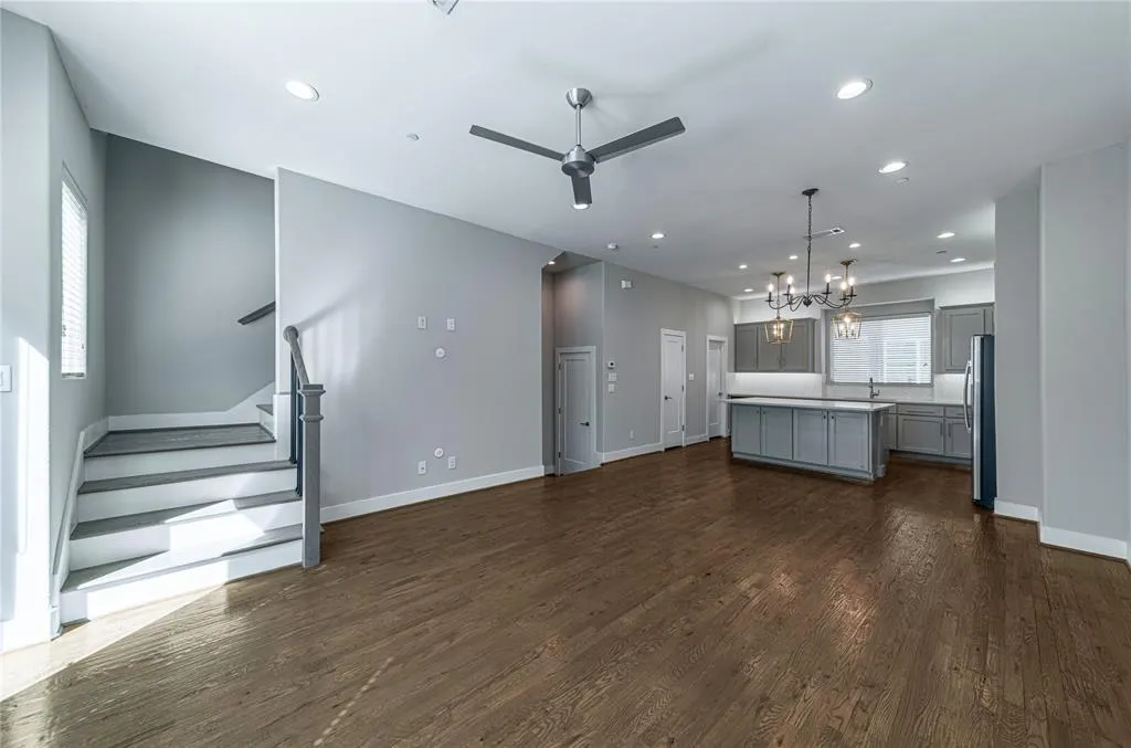 4910 Live Oak Street #4
