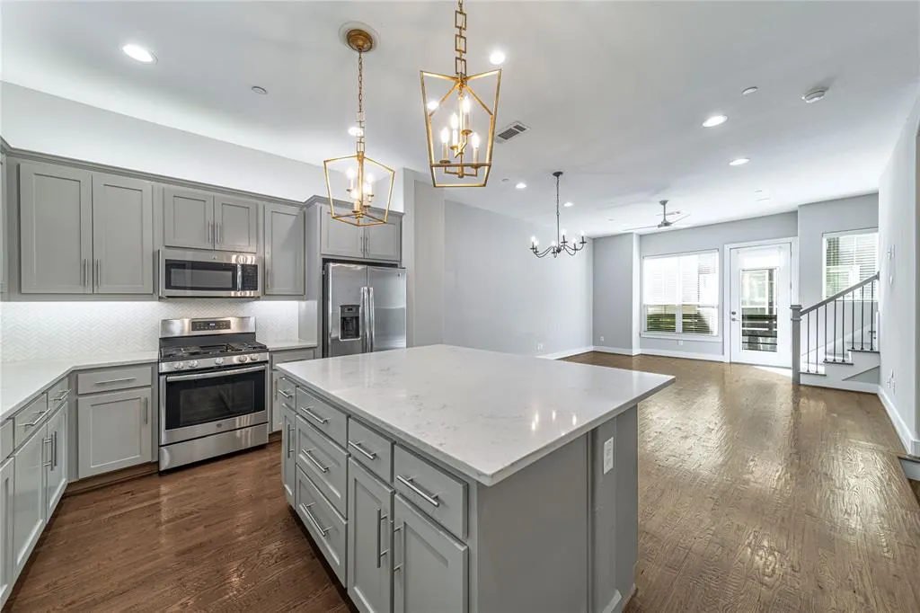 4910 Live Oak Street #4