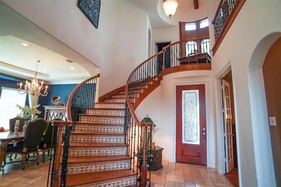 9604 Crown Ridge Drive