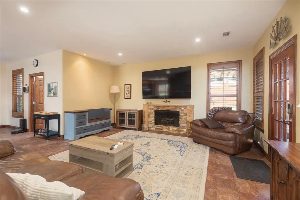 2801 Cascade Drive