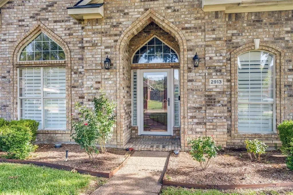 2913 Bellerive Drive