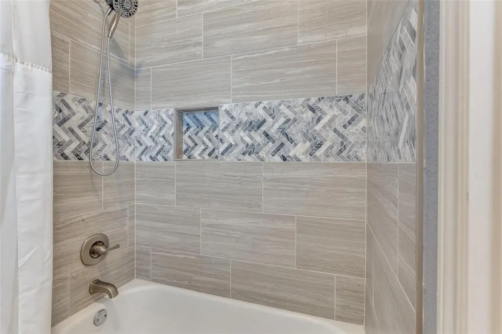 2913 Bellerive Drive
