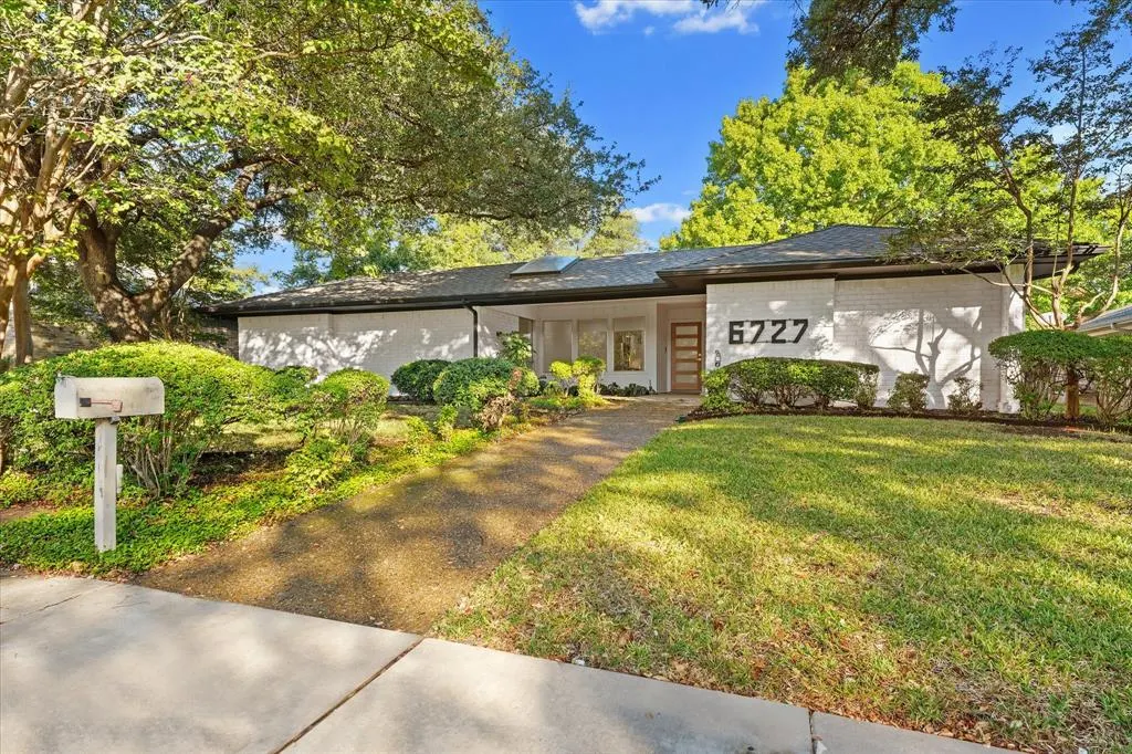 6727 Southpoint Drive