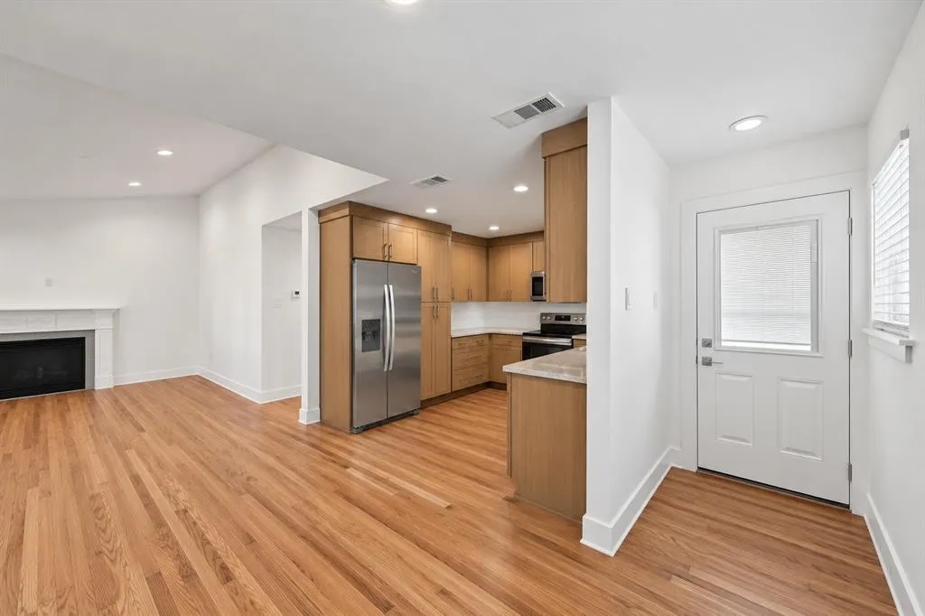6524 Ravendale Lane