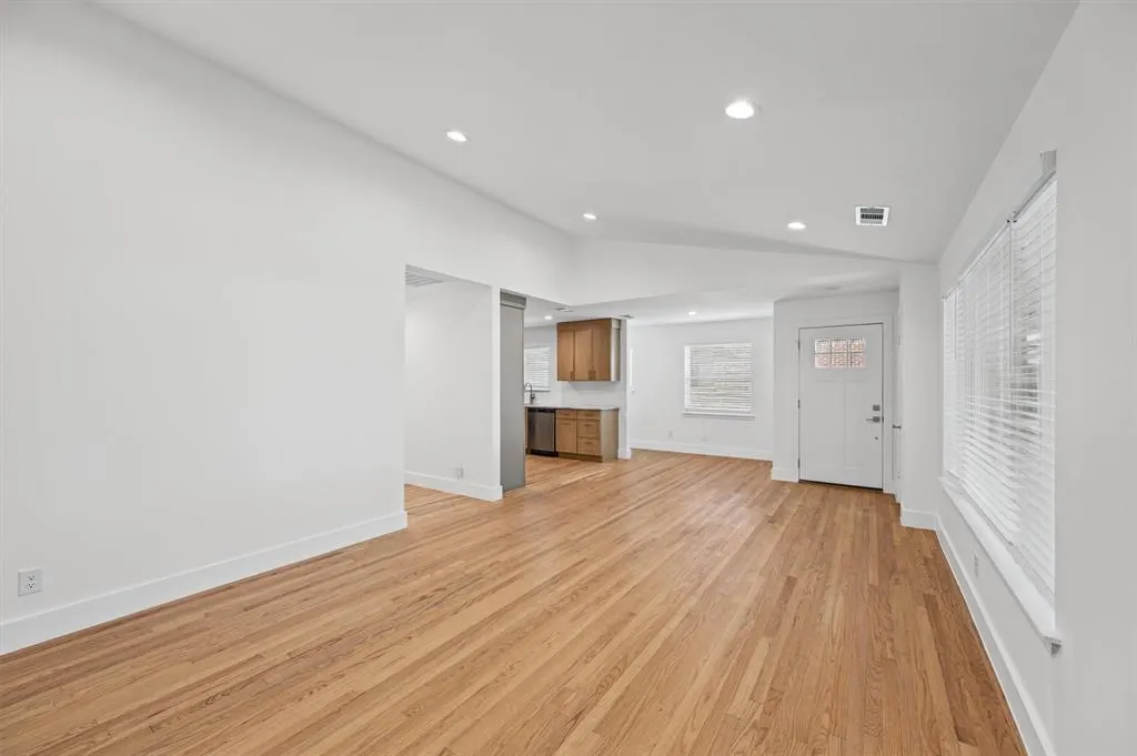 6524 Ravendale Lane