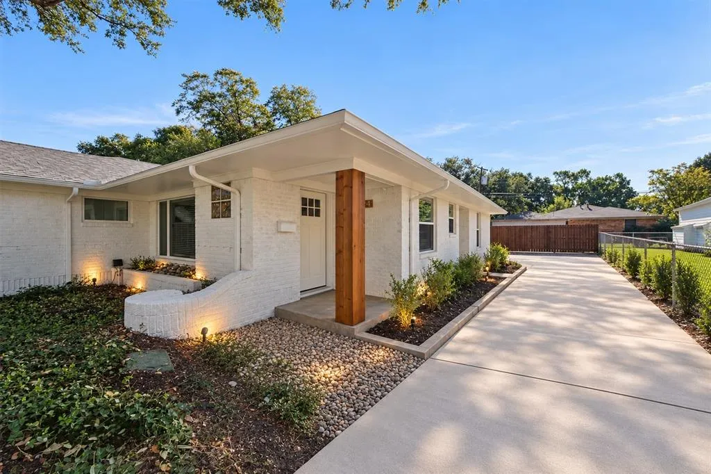 6524 Ravendale Lane