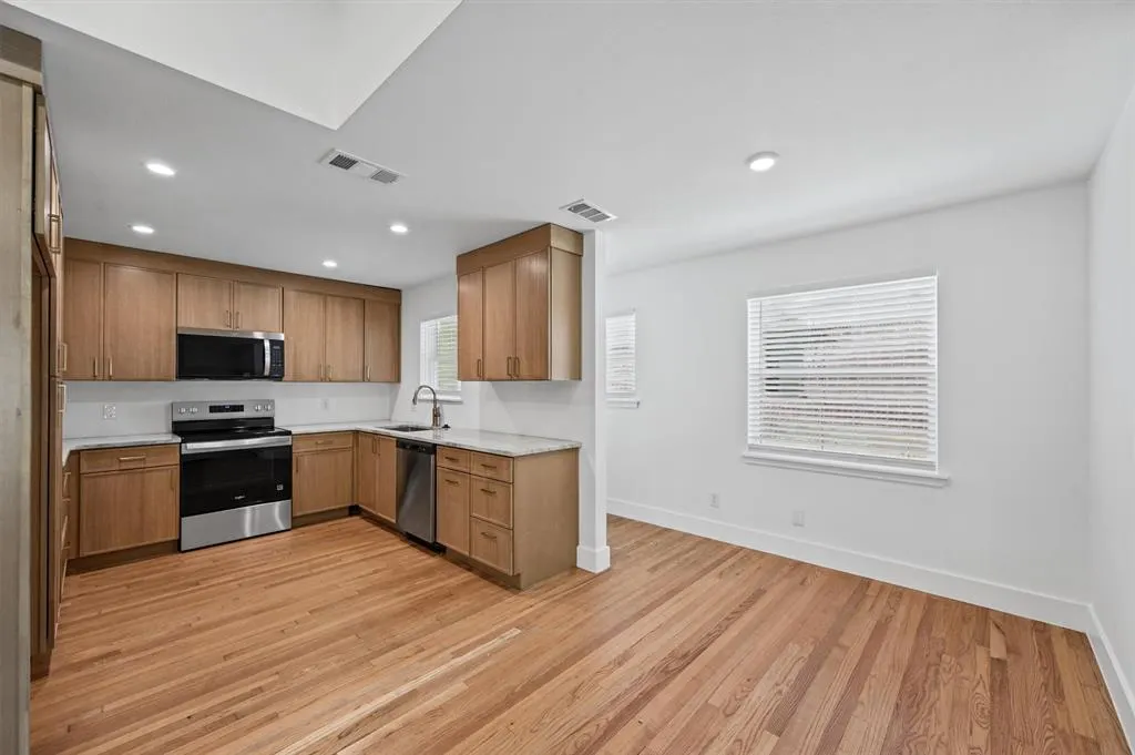 6524 Ravendale Lane