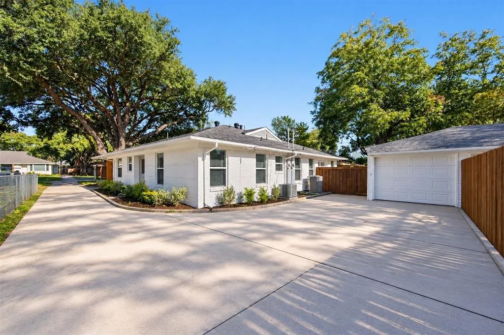 6524 Ravendale Lane