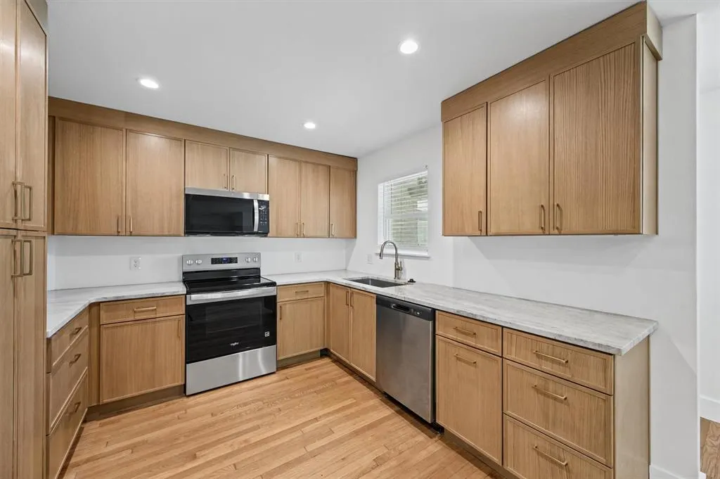 6524 Ravendale Lane