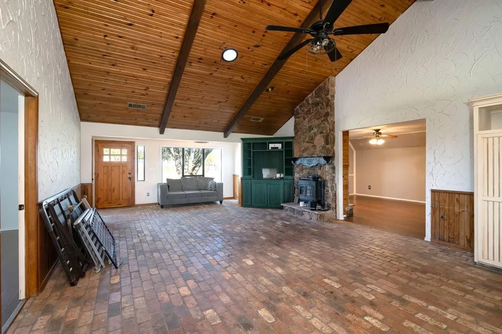 7592 Rawhide Road