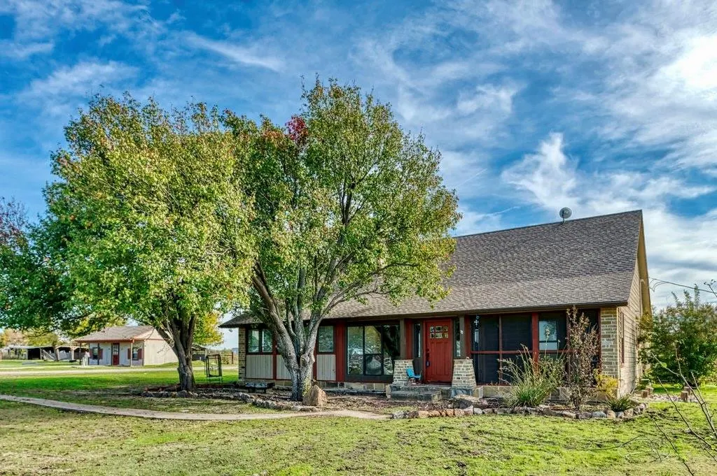 7592 Rawhide Road