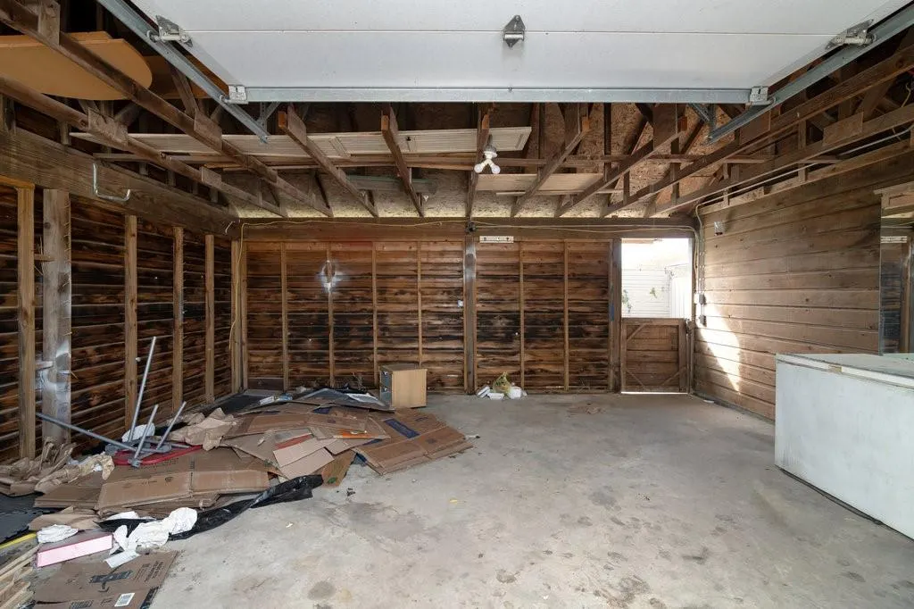 7592 Rawhide Road