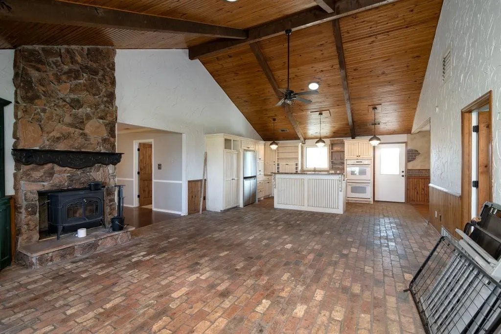 7592 Rawhide Road