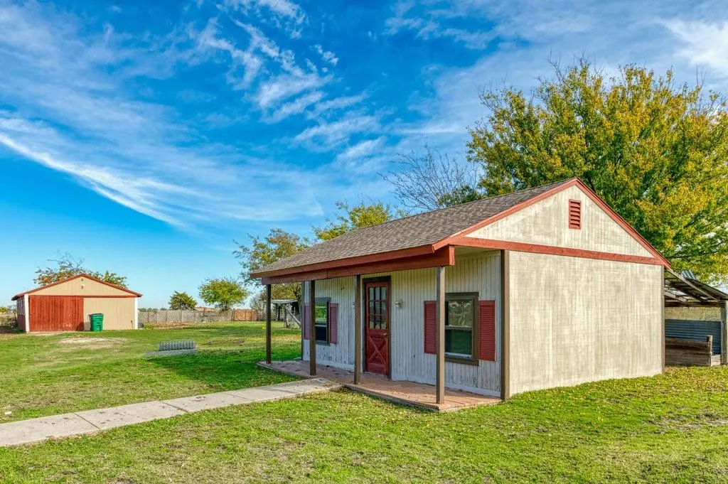 7592 Rawhide Road